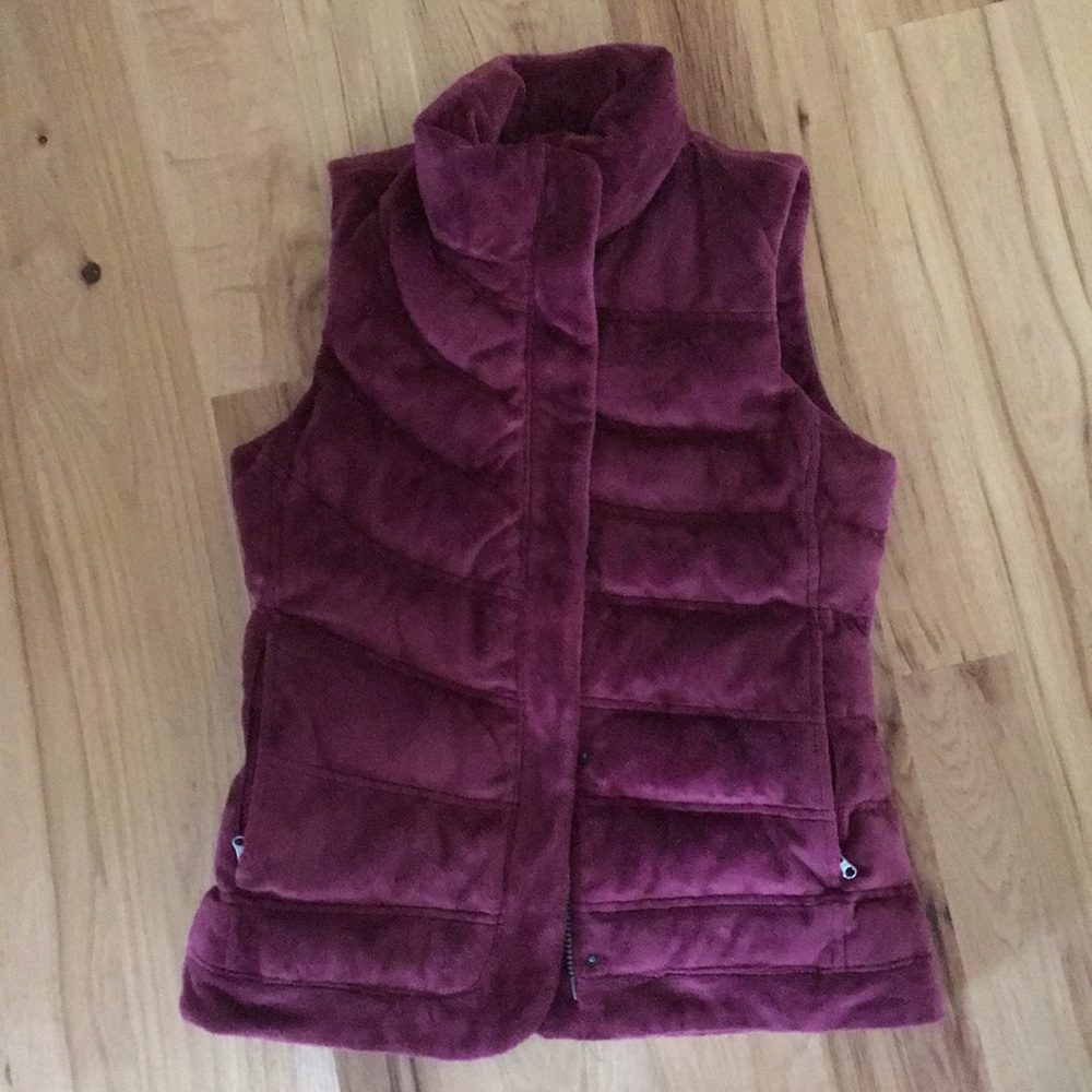 Athleta Puffy Vest